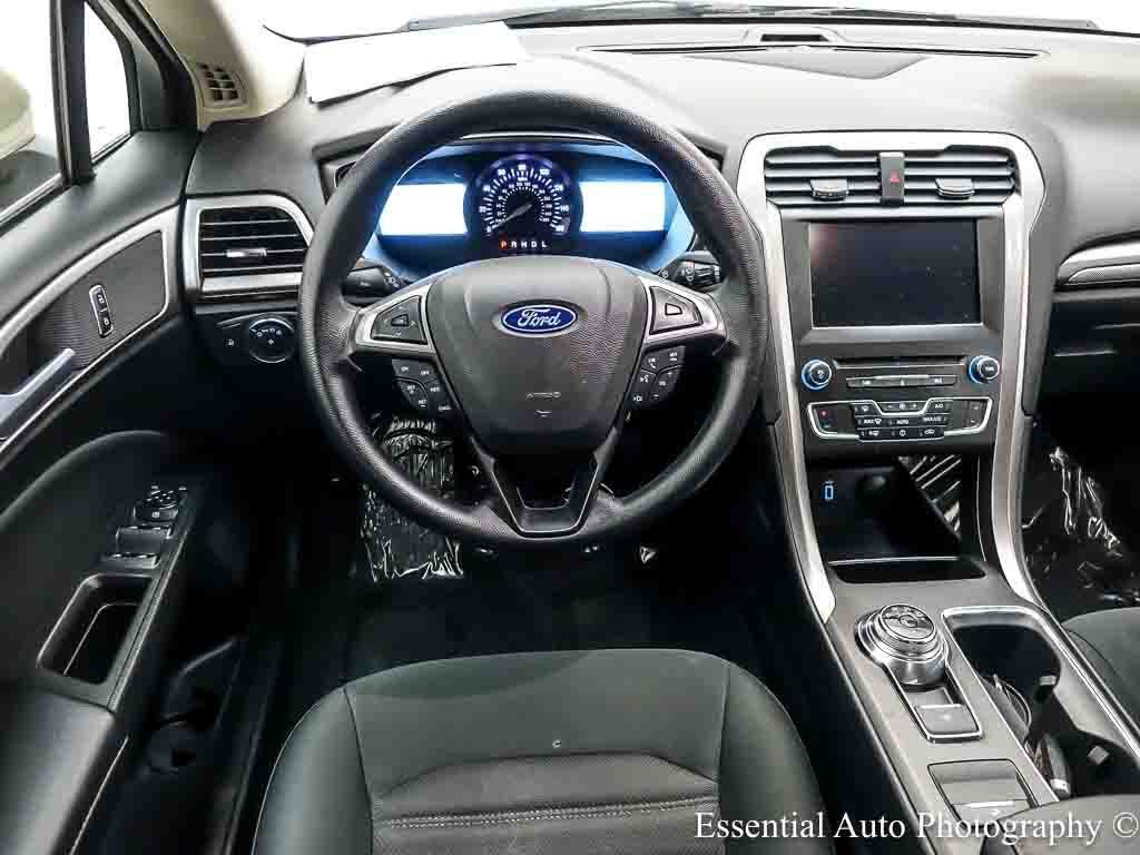 Certified 2018 Ford Fusion SE w/ Fusion SE Technology Package FWD image 13