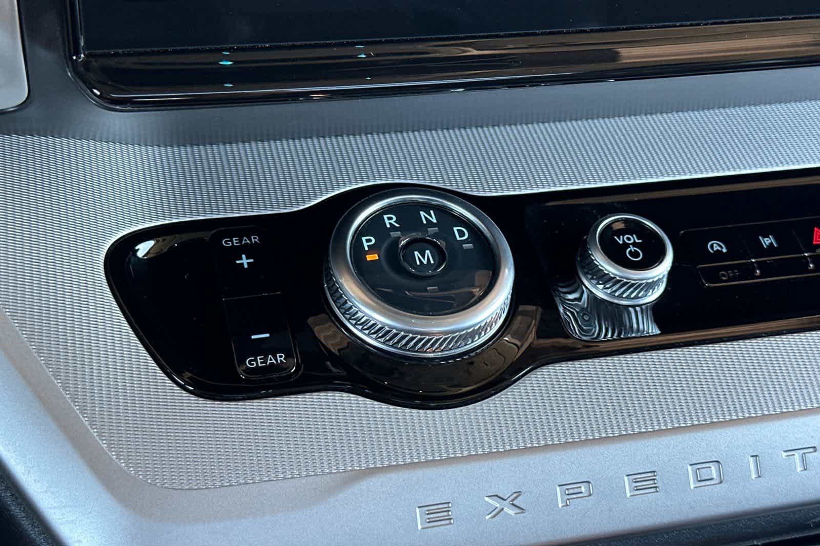 Certified 2025 Ford Expedition Active AWD/4WD image 23