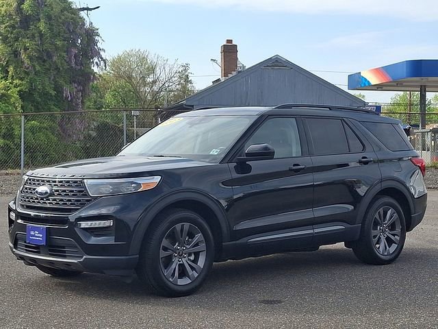 Certified 2023 Ford Explorer XLT w/ Equipment Group 202A AWD/4WD image 3