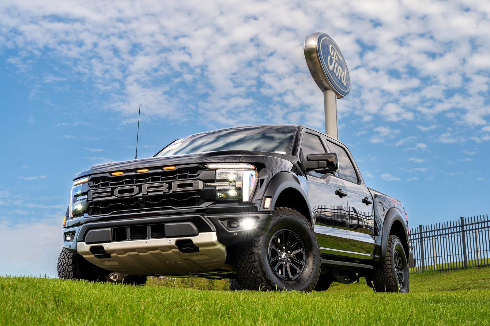 Certified 2025 Ford F150 Raptor AWD/4WD image 7