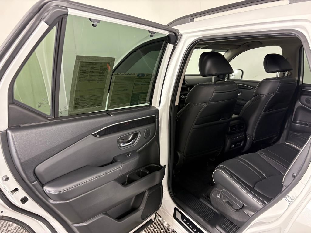 Used 2025 Honda Pilot Elite image 28