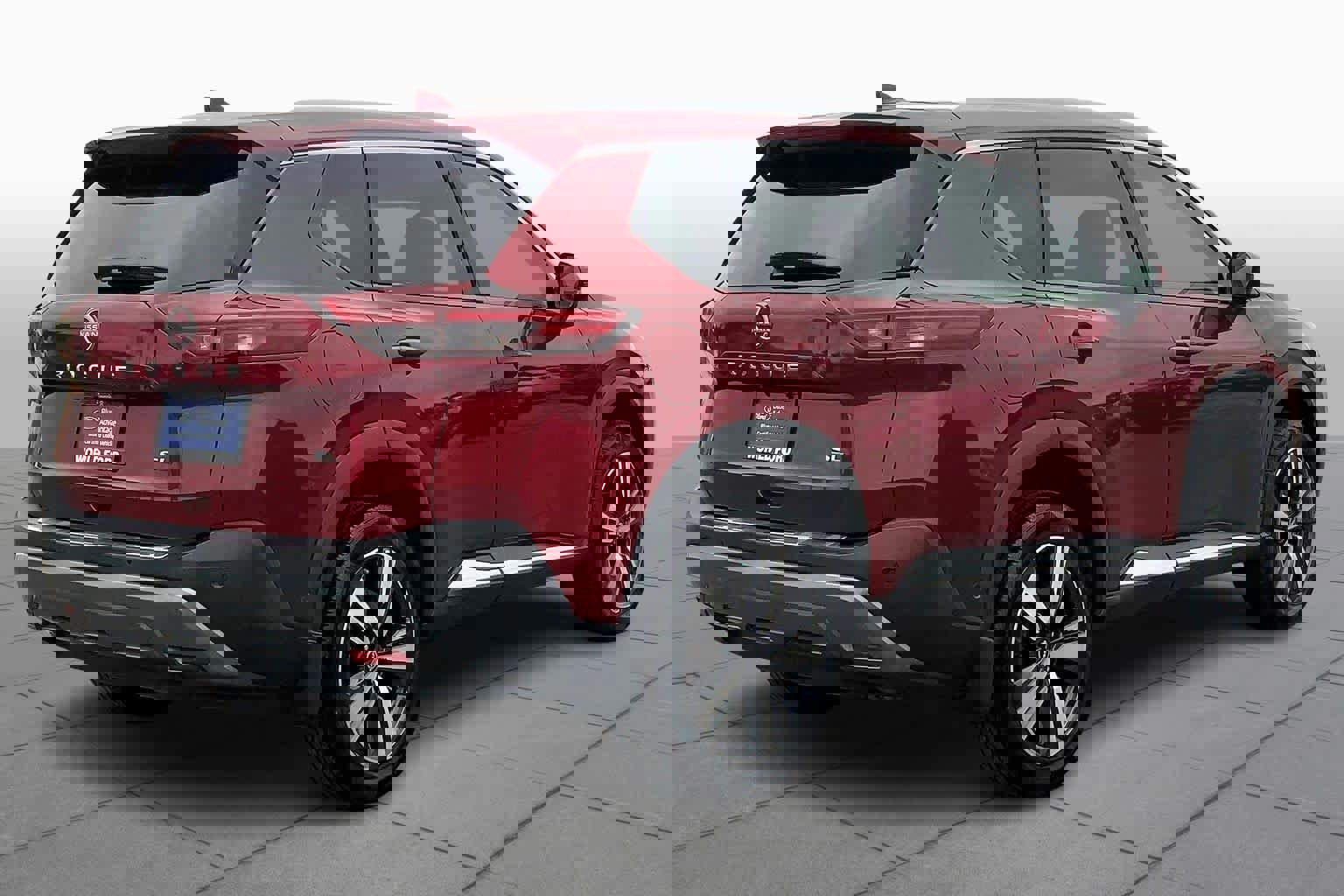 Used 2023 Nissan Rogue SL w/ SL Premium Package image 3