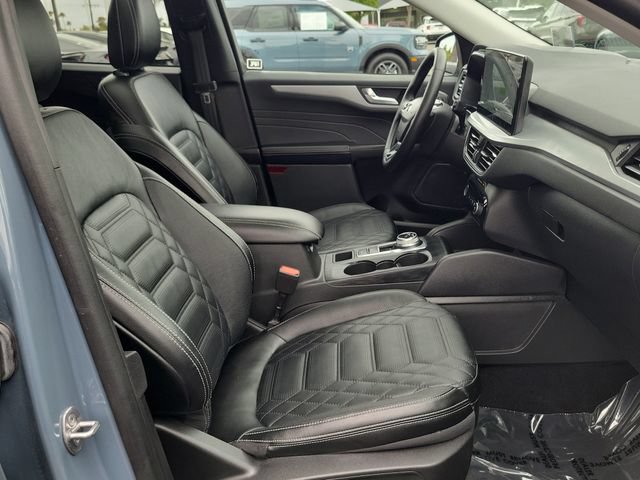 Certified 2023 Ford Escape SE w/ PHEV Premium Package FWD image 18