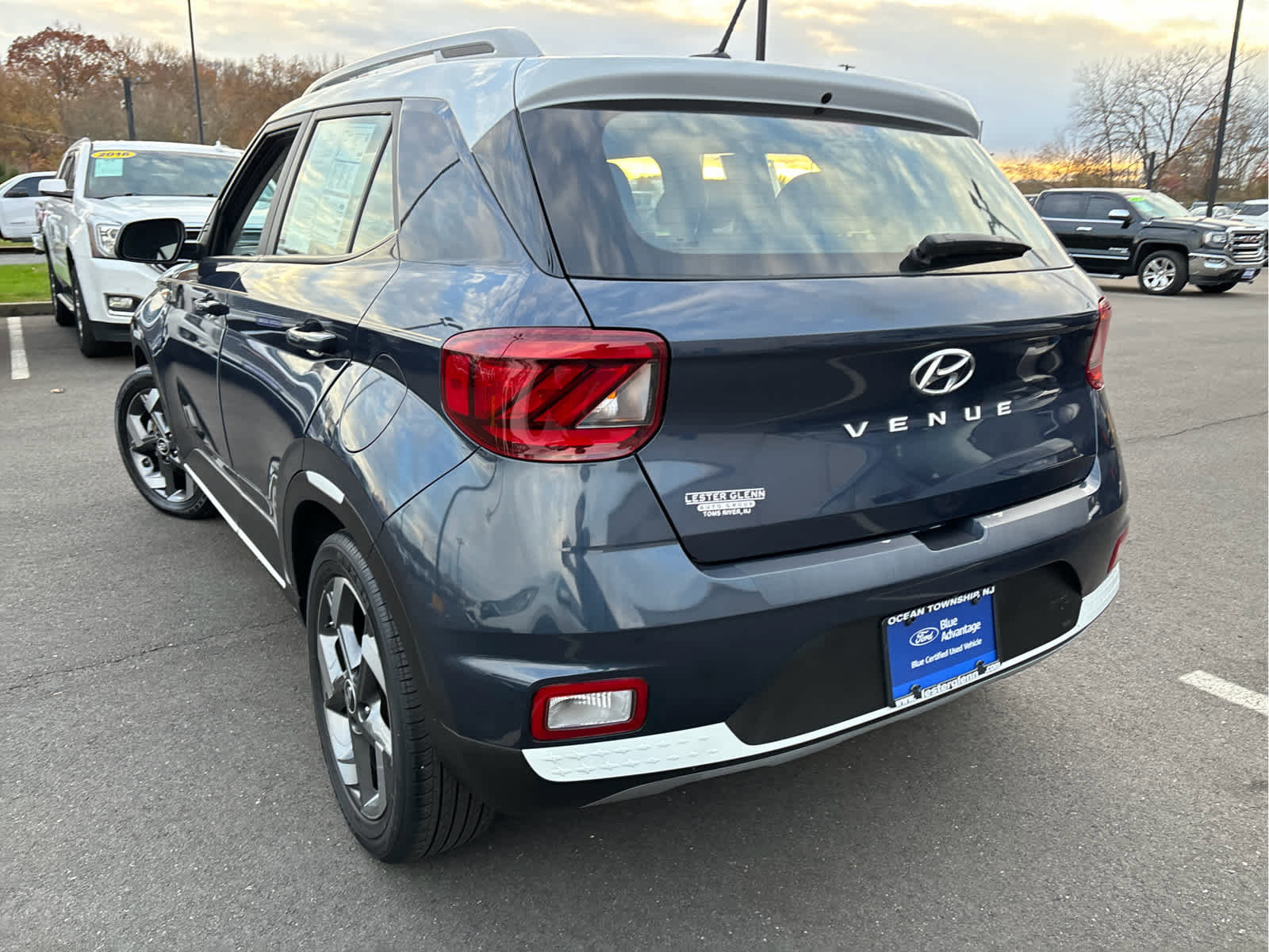 Used 2023 Hyundai Venue Limited image 3