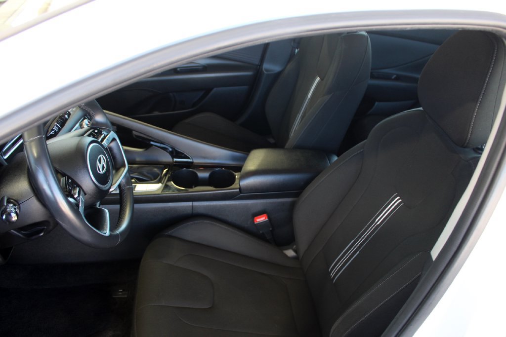 Used 2025 Hyundai Elantra SEL FWD image 15