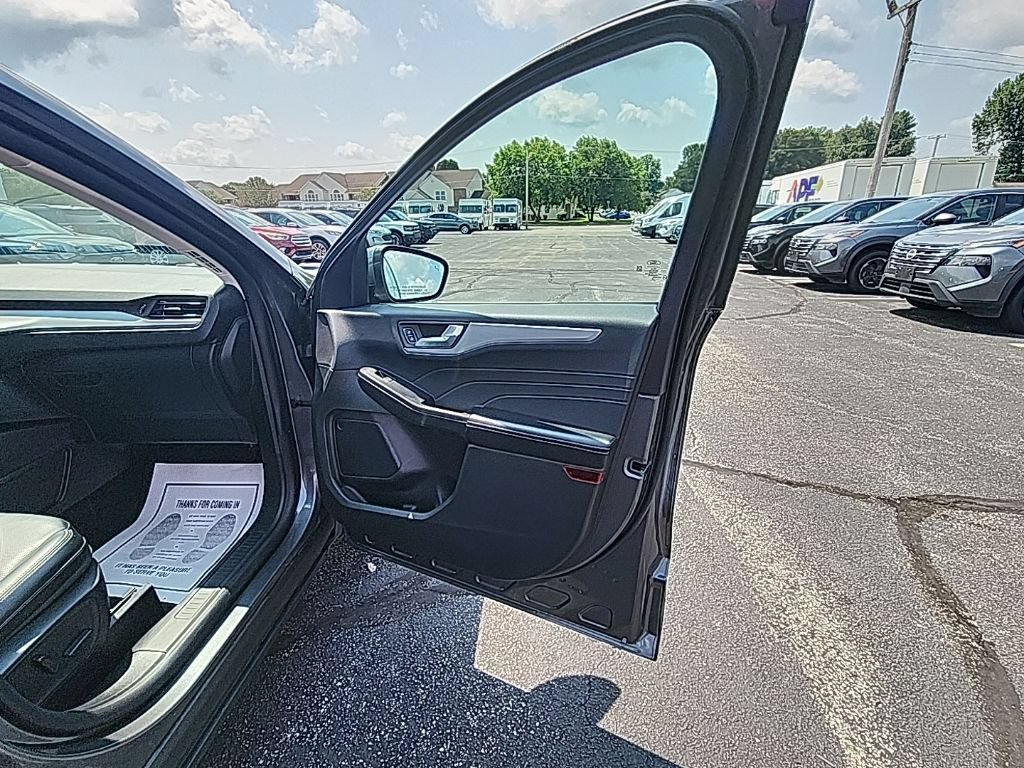 Certified 2025 Ford Escape Platinum AWD/4WD image 15