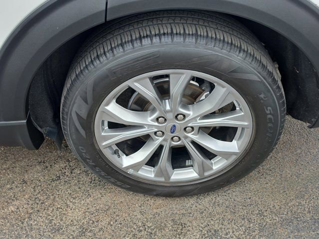 Certified 2023 Ford Explorer XLT w/ Equipment Group 202A RWD image 9