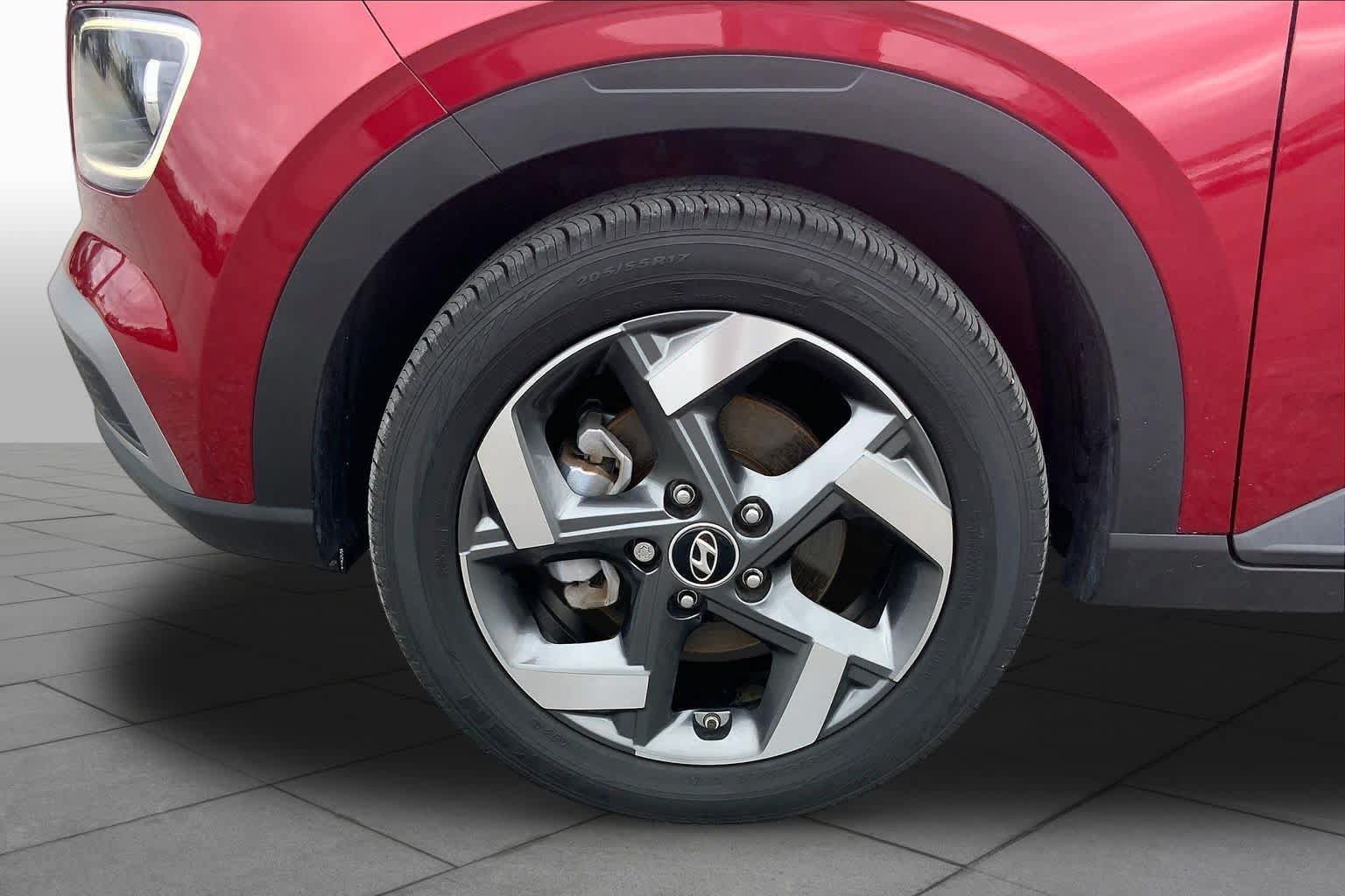Used 2024 Hyundai Venue Limited FWD image 10