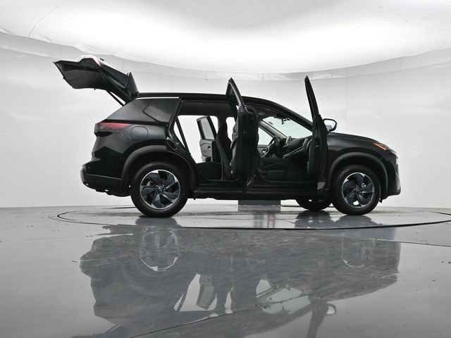 Used 2025 Nissan Rogue SV FWD image 52