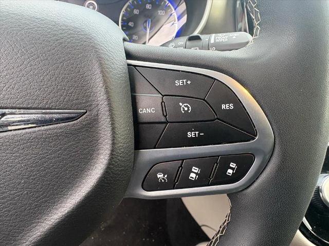 Used 2024 Chrysler Pacifica Touring-L image 12