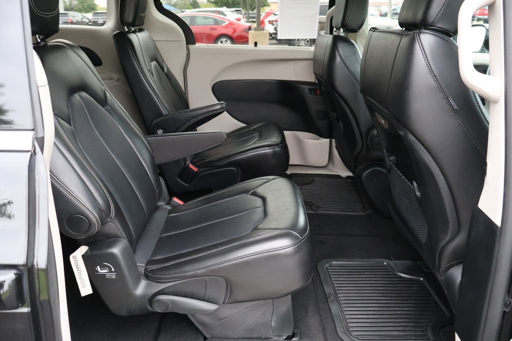 Used 2024 Chrysler Pacifica Touring-L FWD image 20