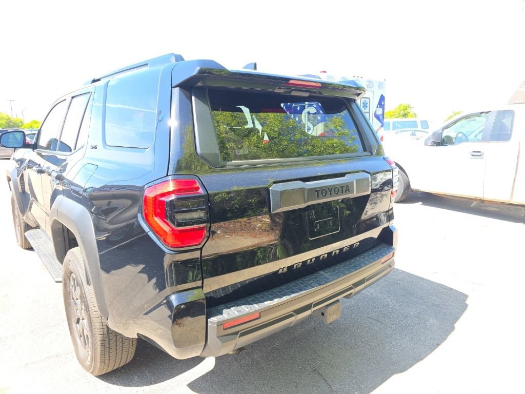 Used 2025 Toyota 4Runner SR5 AWD/4WD image 4