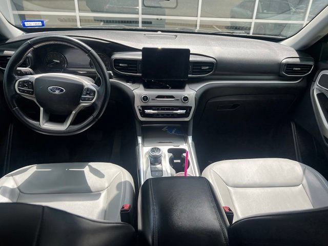Certified 2021 Ford Explorer XLT w/ Equipment Group 202A RWD image 6