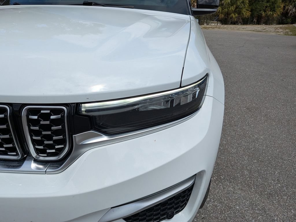 Used 2023 Jeep Grand Cherokee Summit AWD/4WD image 11