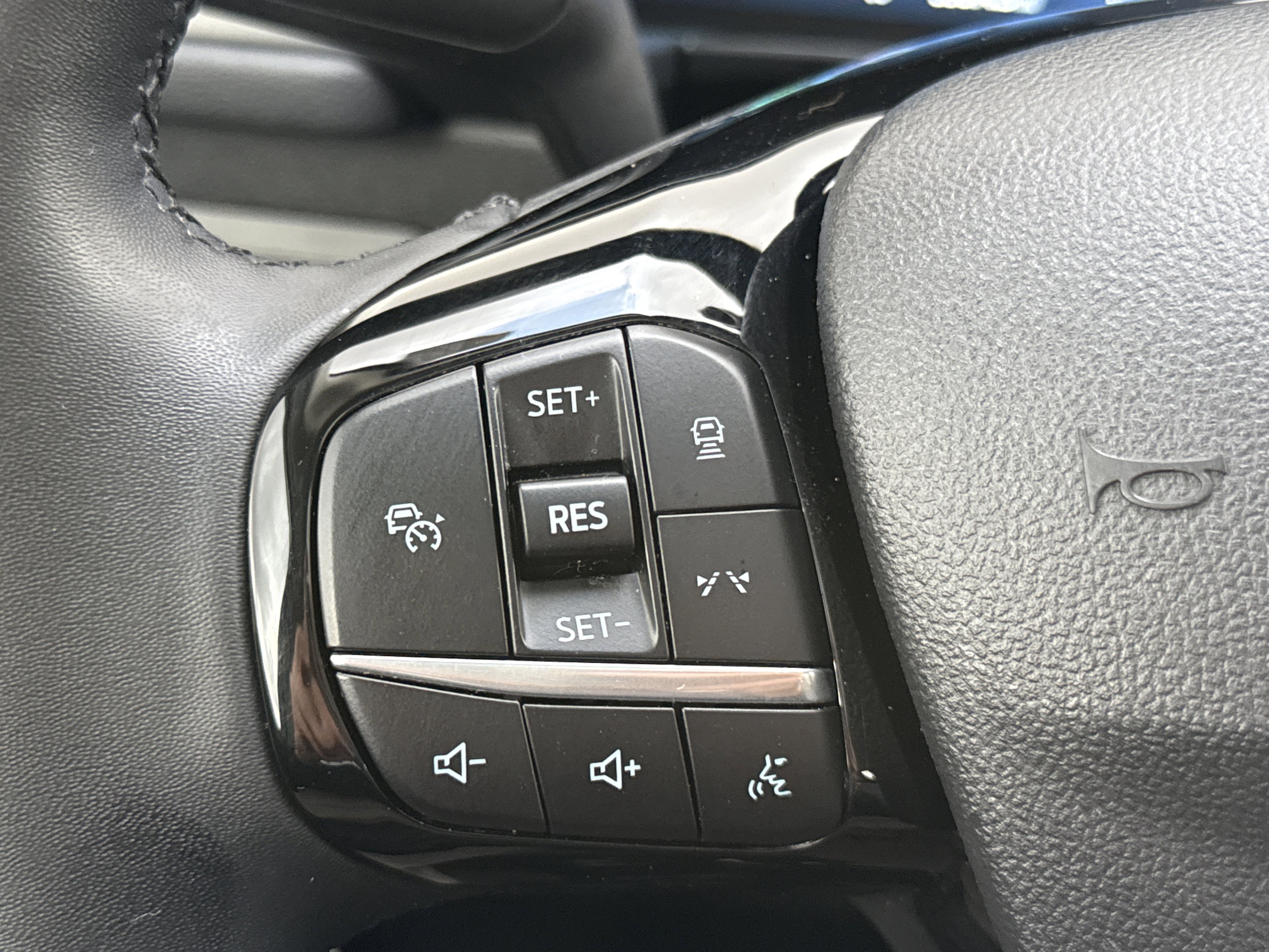 Certified 2024 Ford Escape Platinum w/ Class II Trailer Tow Package image 32