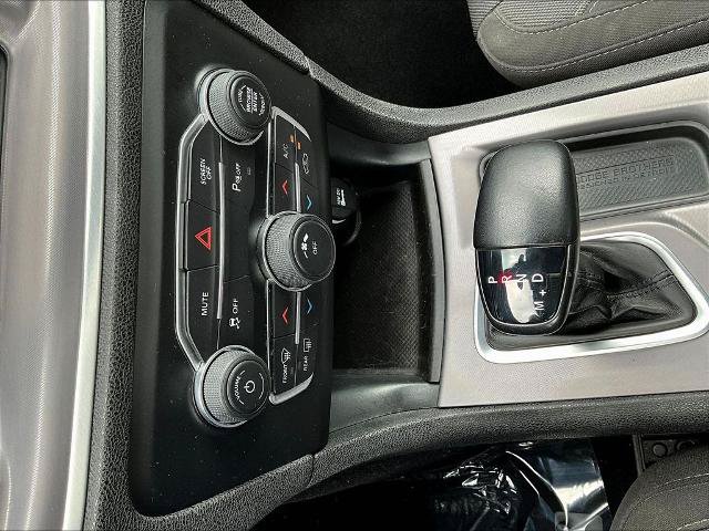 Used 2022 Dodge Charger SXT RWD image 16