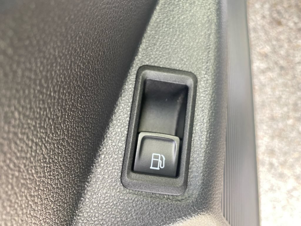 Used 2022 Volkswagen Taos SE AWD/4WD image 36