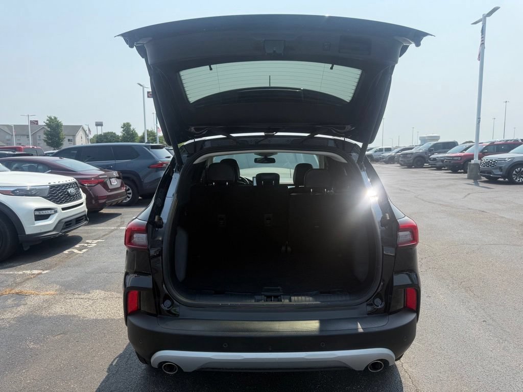 Certified 2024 Ford Escape Platinum AWD/4WD image 46
