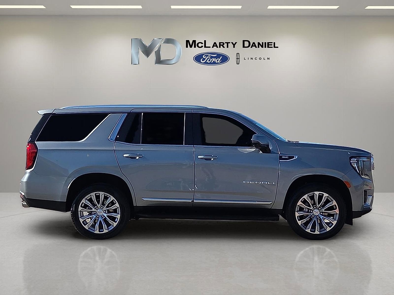 Used 2023 GMC Yukon Denali RWD image 6