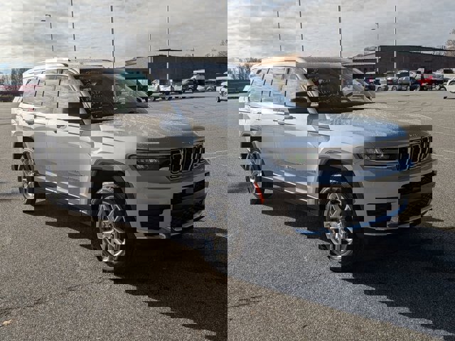 Used 2022 Jeep Grand Cherokee L Laredo w/ Luxury Tech Group I