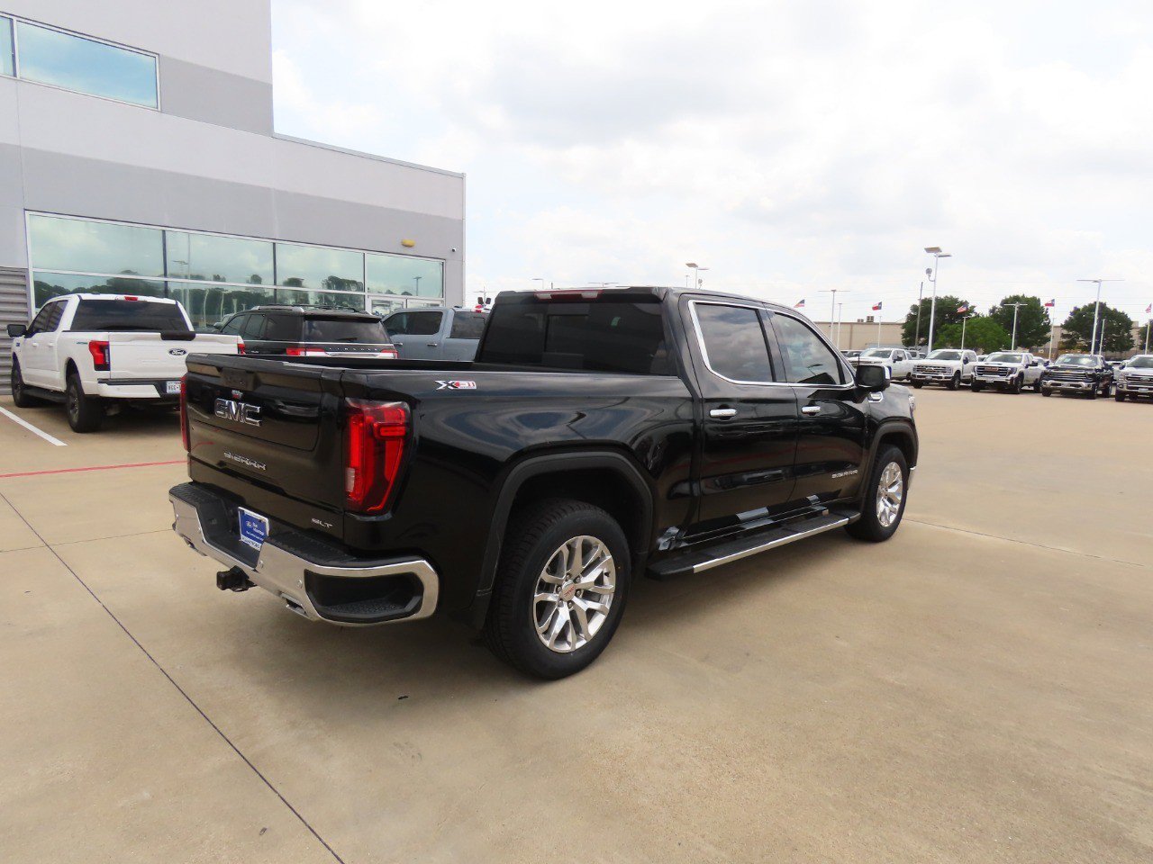 Used 2021 GMC Sierra 1500 SLT AWD/4WD image 9