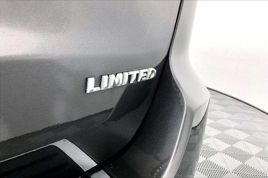 Used 2019 Jeep Grand Cherokee Limited w/ Luxury Group II AWD/4WD image 14