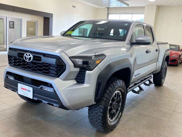 Used 2024 Toyota Tacoma TRD Off-Road w/ TRD Off Road Upgrade Package AWD/4WD image 4