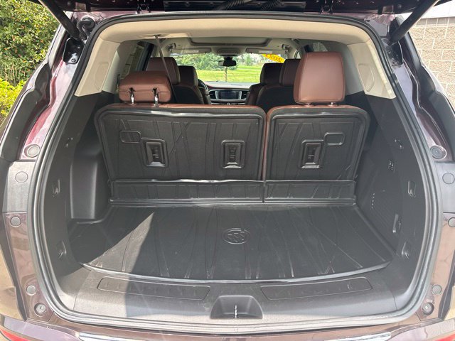 Used 2021 Buick Enclave Avenir w/ Avenir Technology Package AWD/4WD image 12