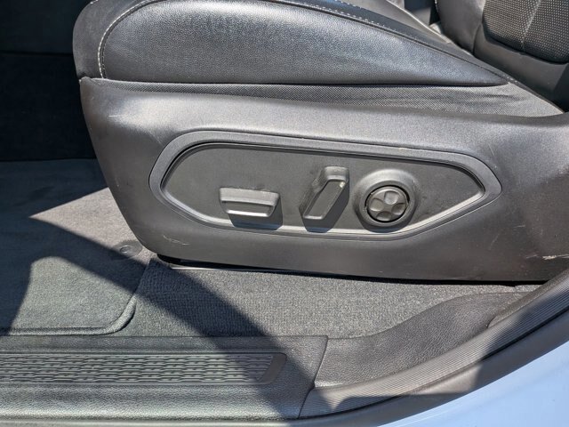 Used 2023 Jeep Grand Cherokee Limited w/ Luxury Tech Group II AWD/4WD image 16