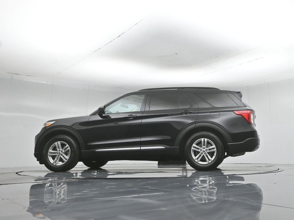 Certified 2024 Ford Explorer XLT w/ Equipment Group 202A RWD image 57