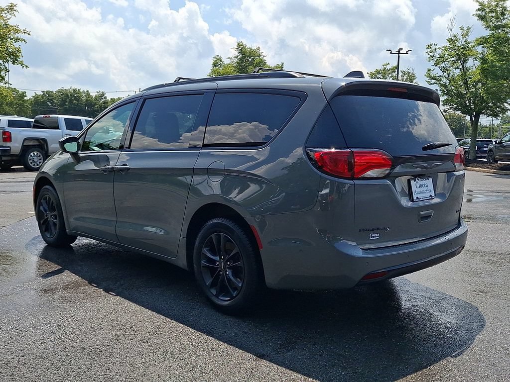 Used 2020 Chrysler Pacifica Touring-L w/ Advanced Safetytec Group AWD/4WD image 7