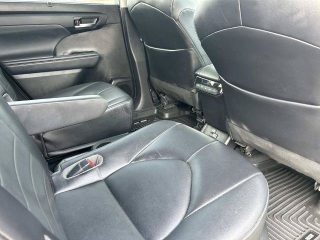Used 2022 Toyota Highlander XLE AWD/4WD image 22