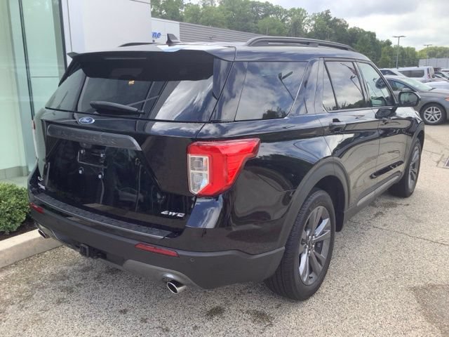 Certified 2023 Ford Explorer XLT w/ Equipment Group 202A AWD/4WD image 3