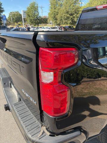 Used 2022 Chevrolet Silverado 1500 Custom image 10