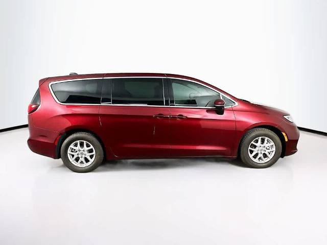 Used 2023 Chrysler Pacifica Touring-L FWD image 23