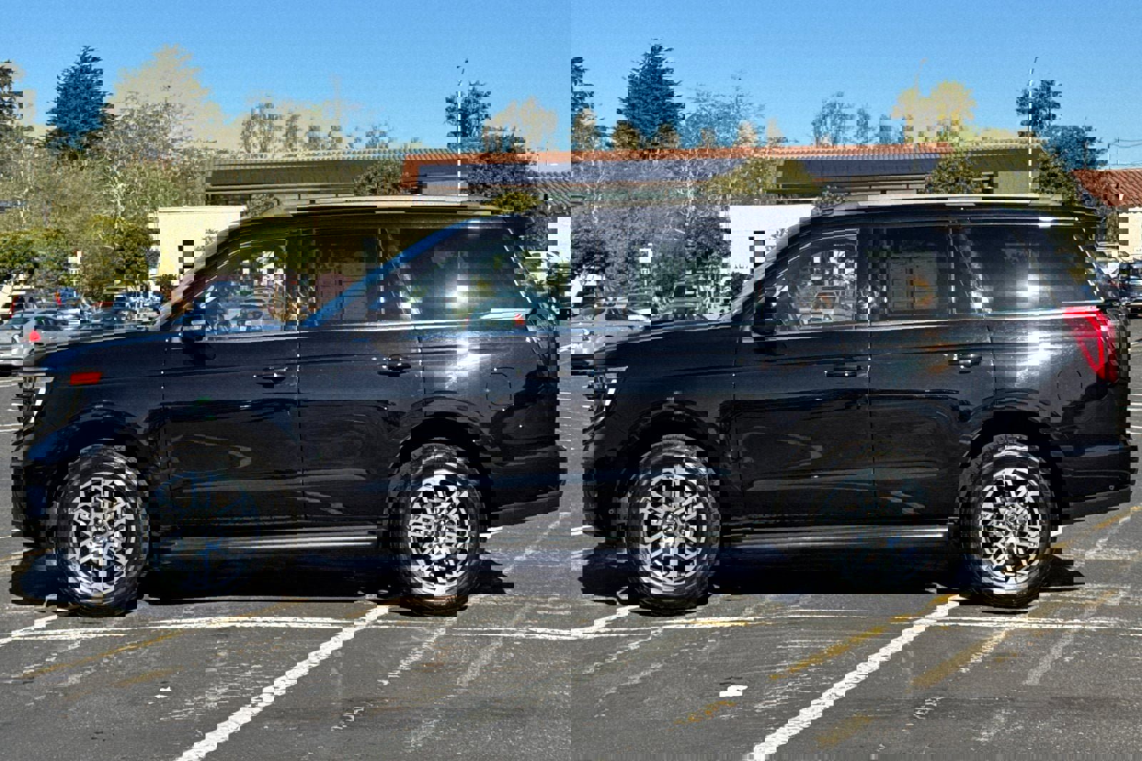 Certified 2025 Ford Expedition Active image 7