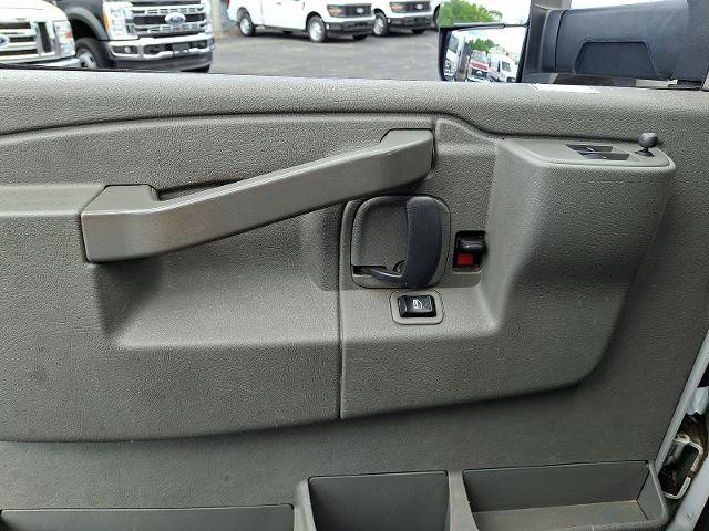 Used 2021 GMC Savana 3500 Extended w/ Power Convenience Package RWD image 11