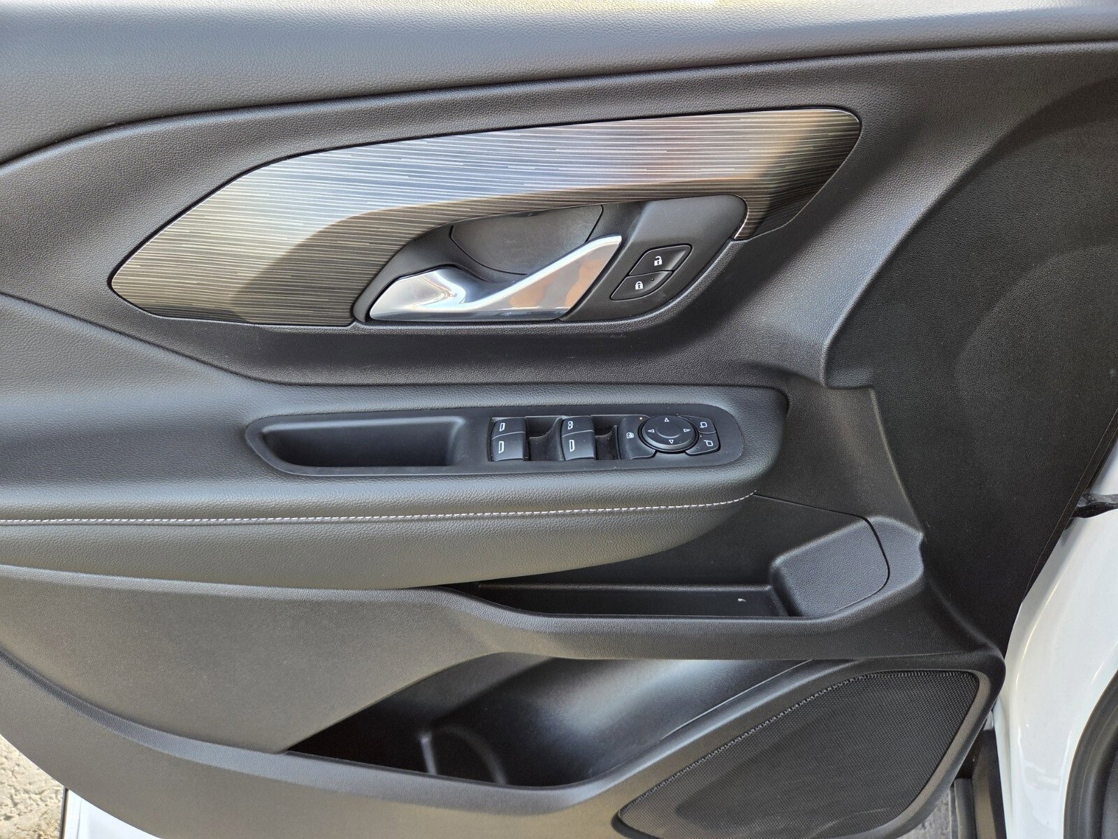 Used 2024 GMC Terrain SLE image 17