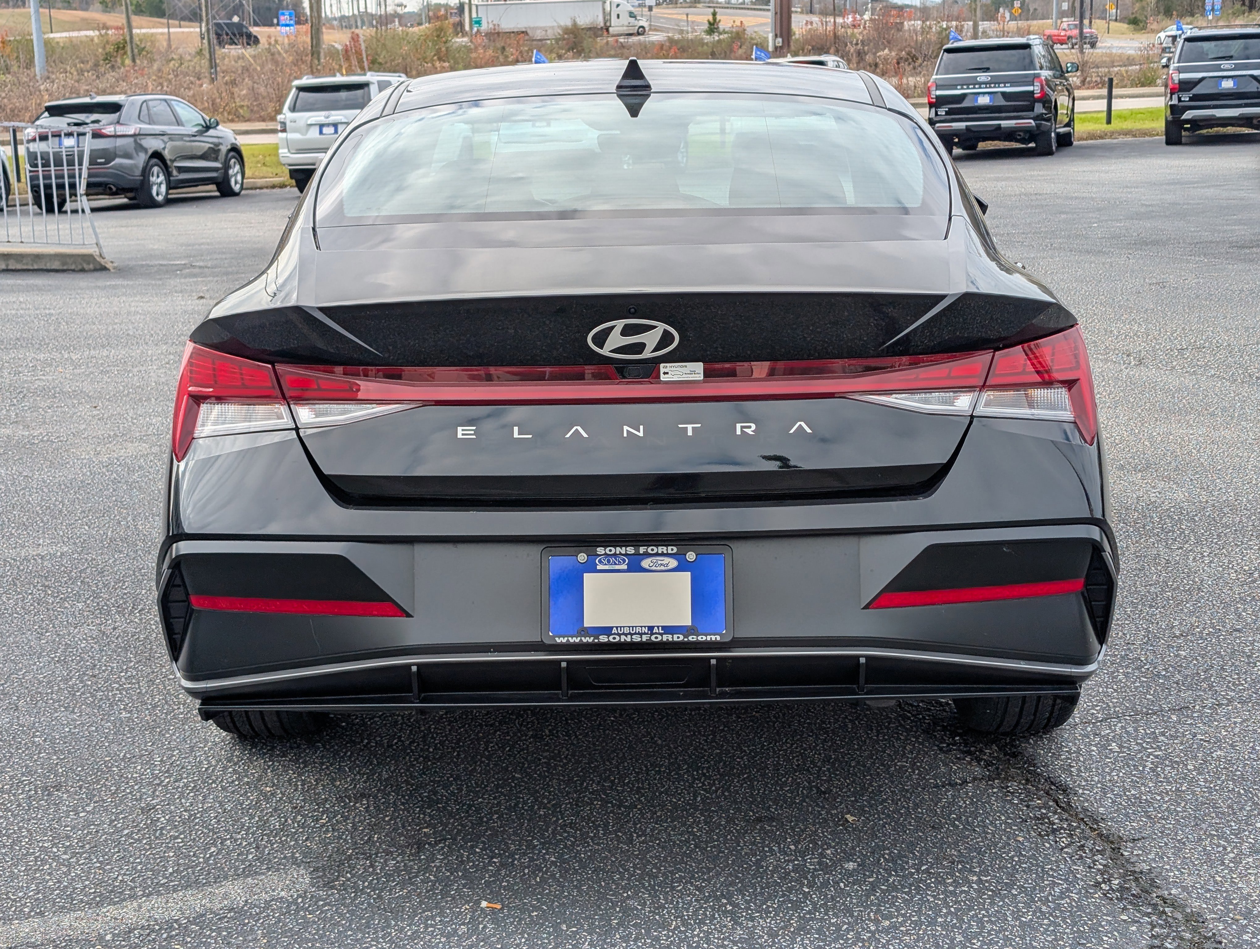 Used 2025 Hyundai Elantra SEL image 4
