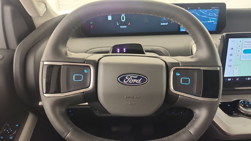 Certified 2025 Ford Expedition Active AWD/4WD image 13