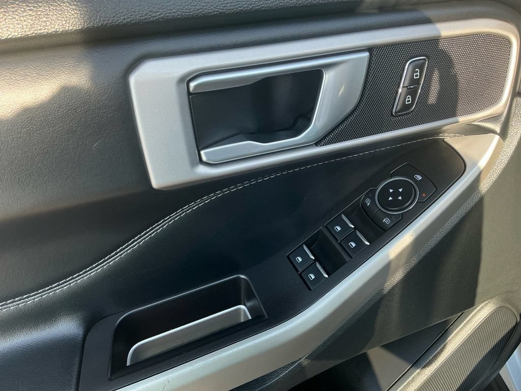 Certified 2023 Ford Explorer XLT RWD image 16