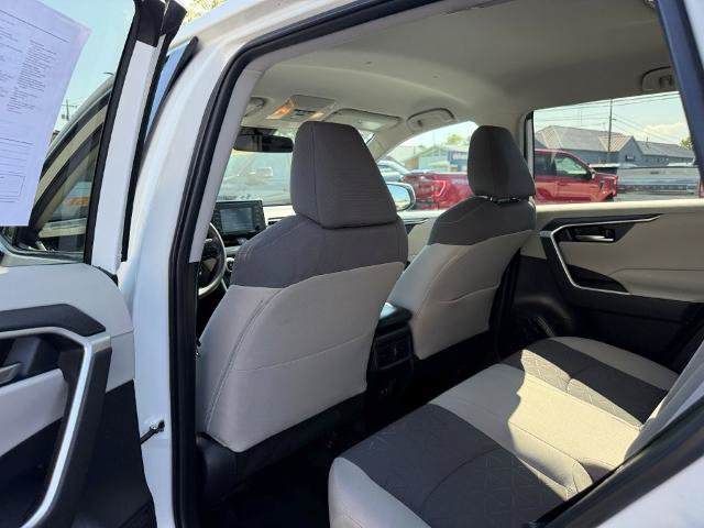 Used 2020 Toyota RAV4 XLE AWD/4WD image 16