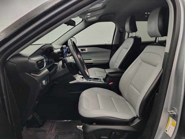 Certified 2021 Ford Explorer XLT w/ Equipment Group 202A AWD/4WD image 18