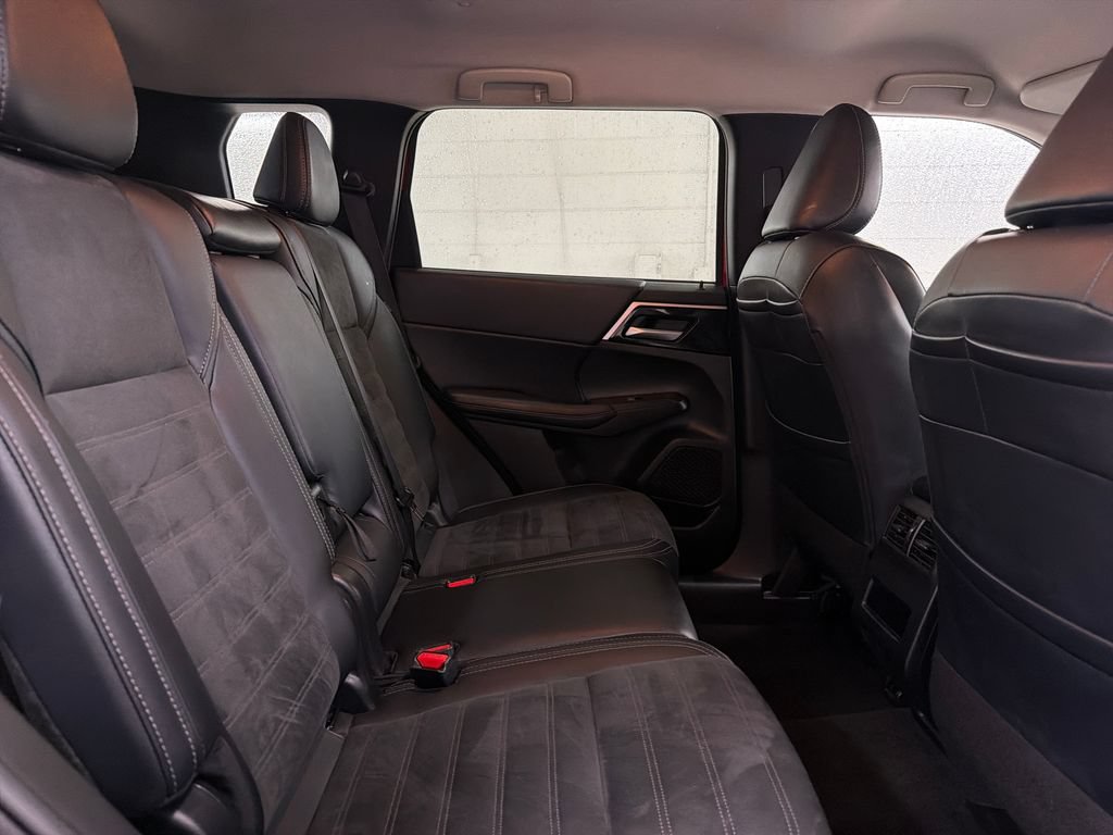 Used 2024 Mitsubishi Outlander SE AWD/4WD image 29