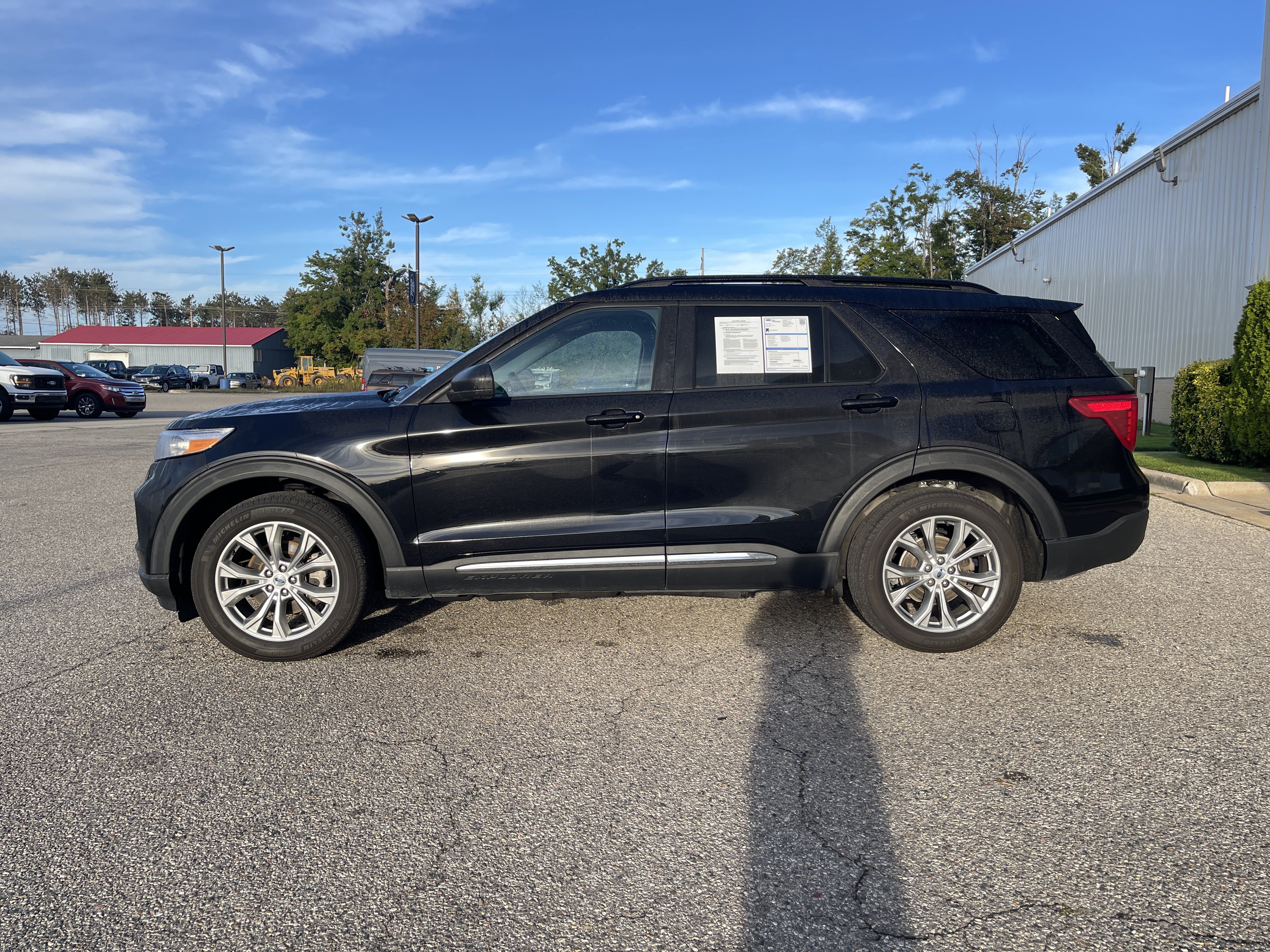 Certified 2023 Ford Explorer XLT w/ Equipment Group 202A AWD/4WD image 7