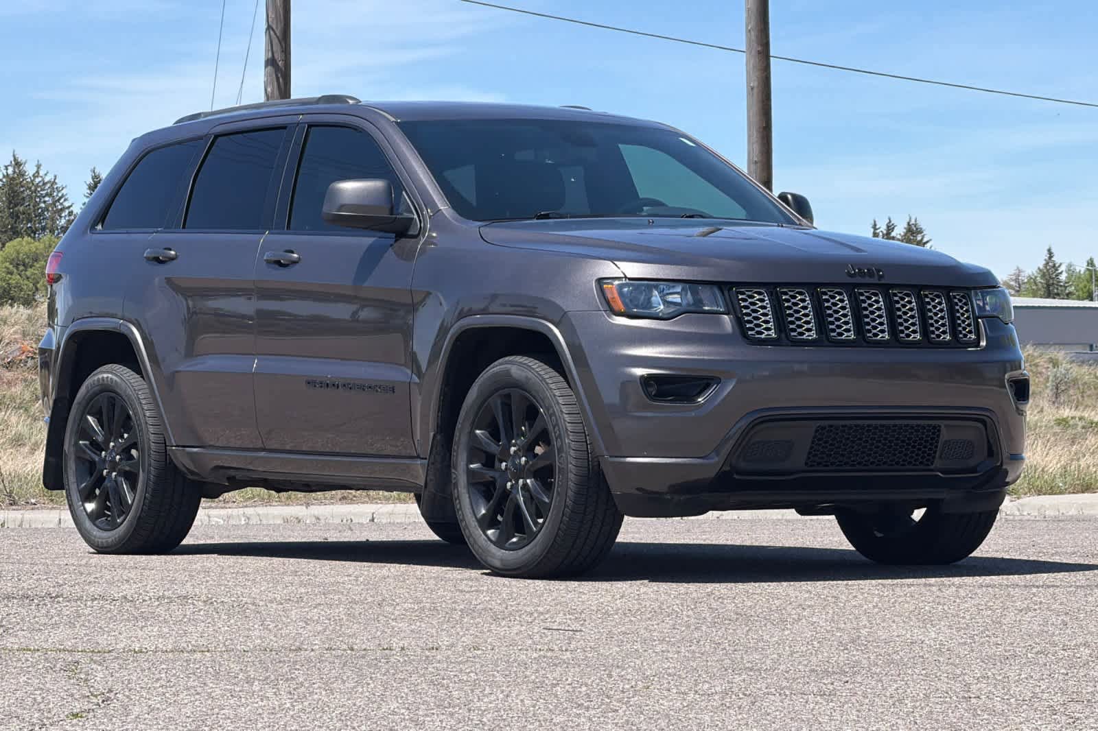 Used 2018 Jeep Grand Cherokee Altitude AWD/4WD image 9