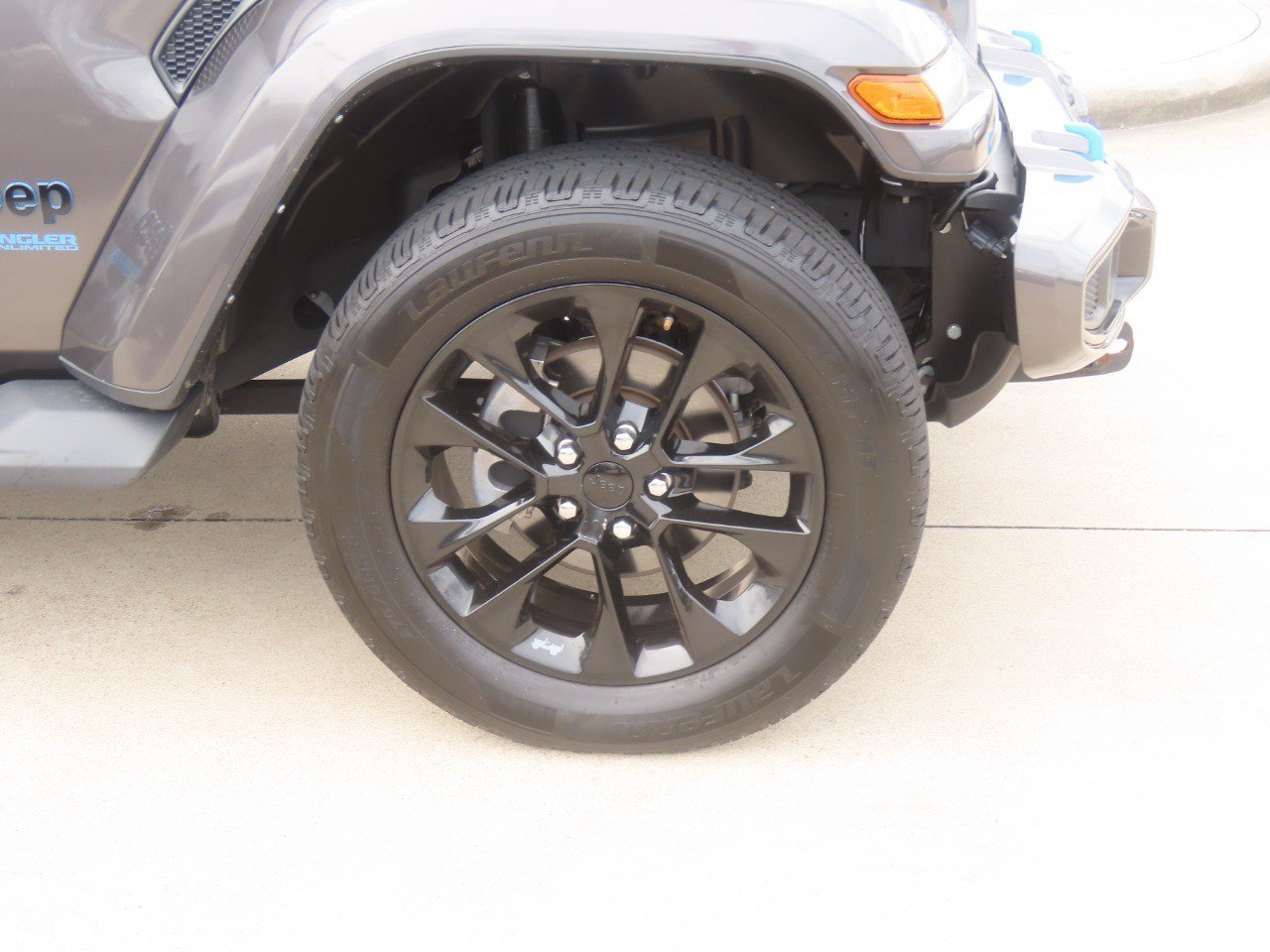 Used 2021 Jeep Wrangler Unlimited Sahara AWD/4WD image 9