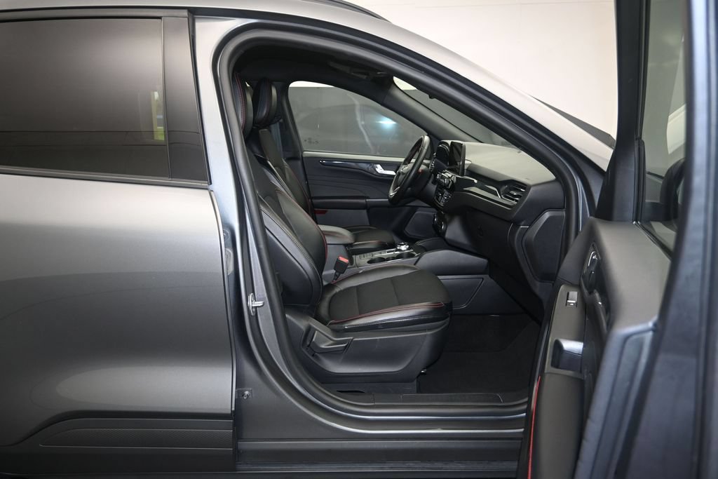 Certified 2025 Ford Escape ST-Line AWD/4WD image 26