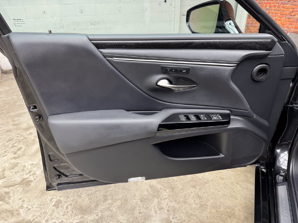 Used 2023 Lexus ES 300h w/ Premium Package FWD image 10
