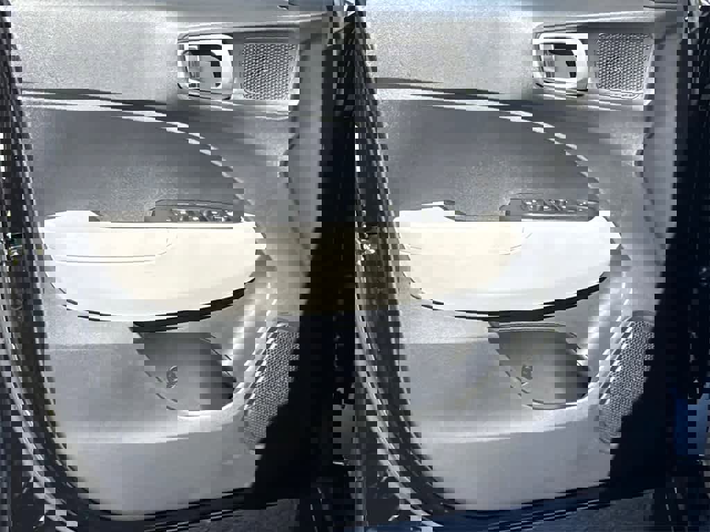 Used 2023 Hyundai Venue SEL image 11